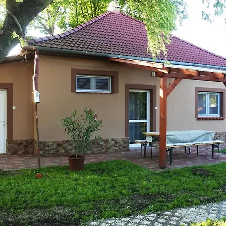 Apartment Tessedik Vendeghaz