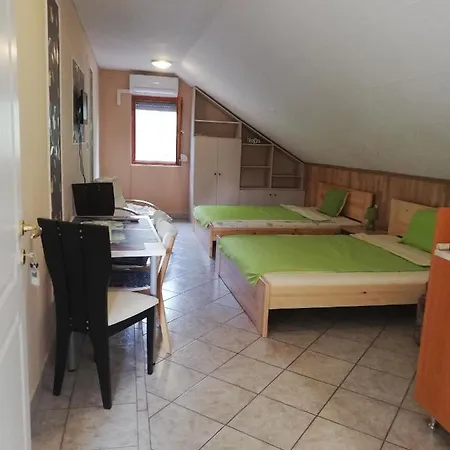 Apartment Tessedik Vendeghaz *