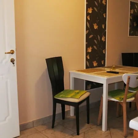 Tessedik Vendeghaz Apartment *